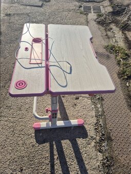 Rostoucí stůl. - 2