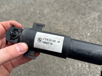 Ostrikovace svetel BMW e9x trysky - 2