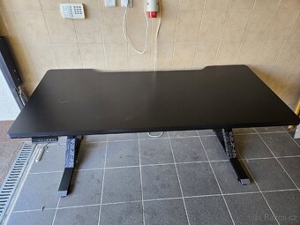 Elektrický polohovací pracovní stůl 180x80cm - 2