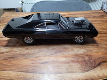 Dodge Charger kovovy model 1:8 - 2