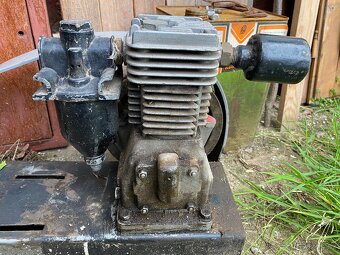 Vzduchový hospodský kompresor Jikov - 2