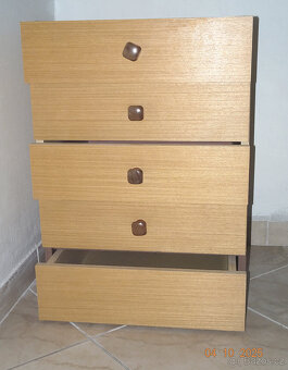 Nabízím praktickou skříňku se zásuvkami - 2