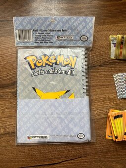 Pokemon album Artbox 199 + všechny samolepky - 2