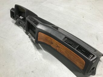 BMW E23 palubovka - 2