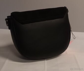 Černá kabelka s prošívanou klopou - 2