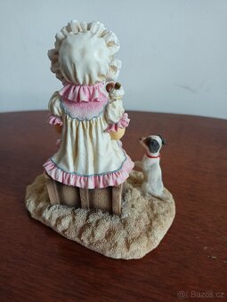 figurka divka s pejskem - 2
