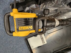 Bourací kladivo Dewalt D25899 K-QS SDS-Max, 1500W, 10kg - 2