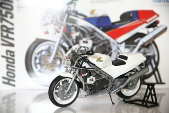 Motocykly Honda TAMIYA (1:12) - 2