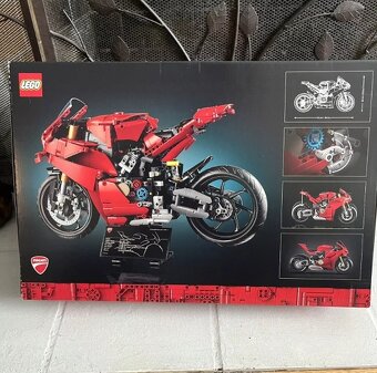 Nové LEGO Technic 42202 Motorka Ducati Panigale V4 S - 2