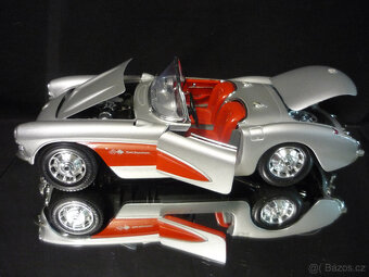 Chevrolet Corvette 1957 stříbrný Bburago 1/18 - 2