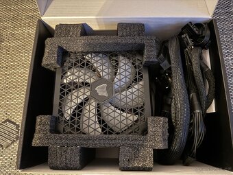 Corsair RM550x - 2