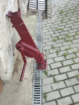 Hřebenový zvedak - 2