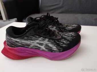 tenisky zn. Asics Novablast 3 - 2