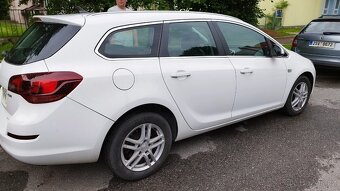 Opel Astra J Sports Tourer 2.0 CDTI, 118kW, KLIMA, Po STK - 2