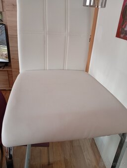 Skleněný jídelní stůl - 2
