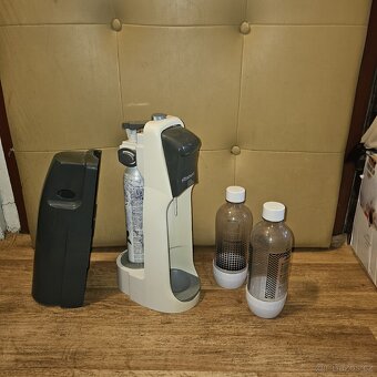 Sodastream s tlakovou lahví - 2