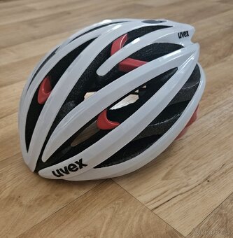 Uvex cyklo přilba - 2