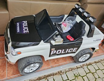 Elektrické autíčko pro dvě děti Toyota Tundra XXL 24V POLICE - 2
