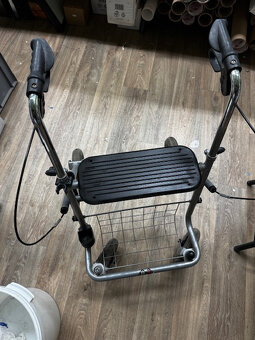 Chodítko pro důchodce Rollator B - 2