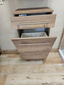 Koupelnová skříňka s košem na prádlo - 2