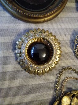 3x stará historická Brož a svaté obrázky. - 2