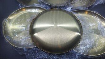 Sada kulatých nerezových servírovacích talířů - 2