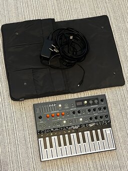 Hybridní syntetizátor Arturia Microfreak - 2