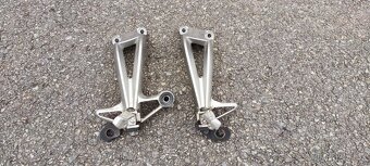 Zadní stupačky na FZ1 - 2