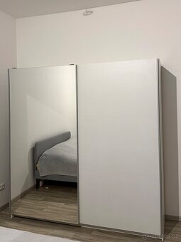 Šatní skříň - 2