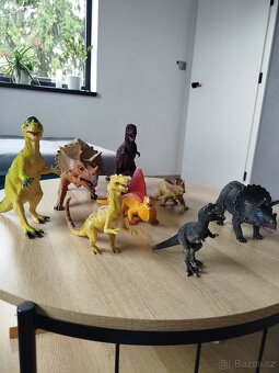 Figurky Dinosaurů (celkem 8ks) krásný stav - 2