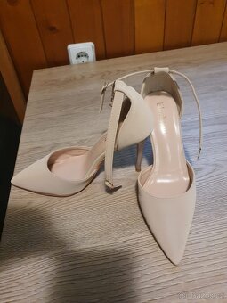 Podpatky velikost 35 - 2