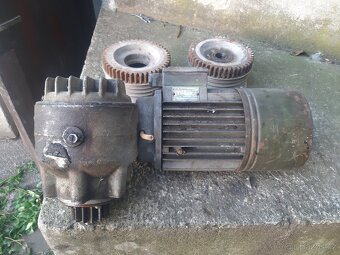 elektromotor s převodovkou - 2