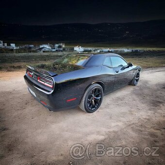 Dodge Challenger R/T 5.7 V8 HEMI - 2