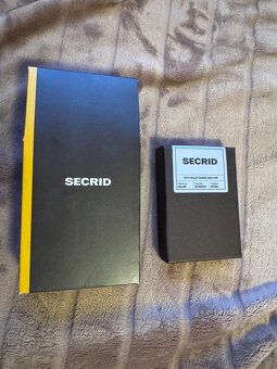 KOŽENÁ PENĚŽENKA NA KARTY SECRID PREMIUM SLIMWALLET EMBOSS L - 2