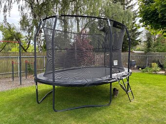 Nabízím kvalitní značkovou trampolínu Jumpking. - 2