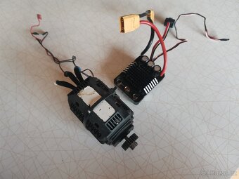 Hobbywing EZRUN Max6 a Velineon 1200XL - 2