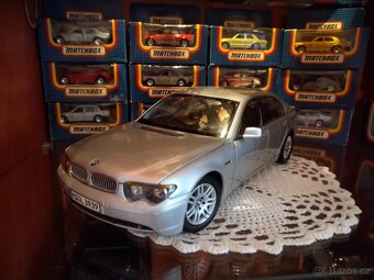 Model auta 1:18 - 2