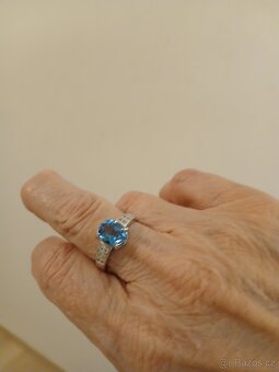 Stříbrný prsten Topaz Swiss blue,s drobnými zirkonkami - 2