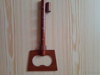 Dřevěný věšák na klíče - 2