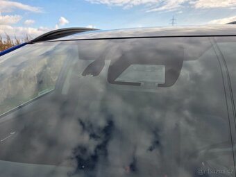 Toyota Auris Hybrid - 2