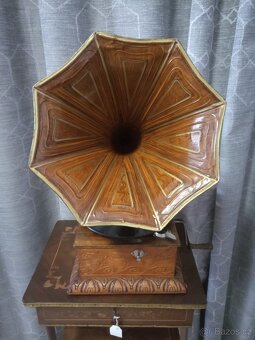 Malý gramofon s troubou - 2