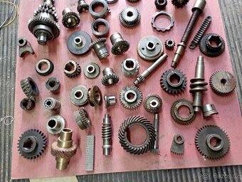 Díly frézky soustruhy - 2