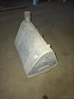 Starý retro kanystr - 2