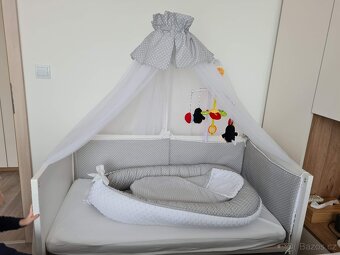 Nebesa nad postýlku - 2