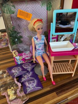Barbie a kosmetický salon - 2