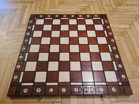 Dřevěné vyřezávané šachy - 2