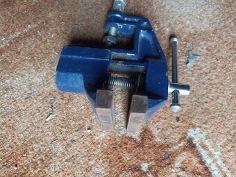 Malý svěrák,retro svítilna - 2