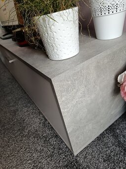 Televizní stolek - 2