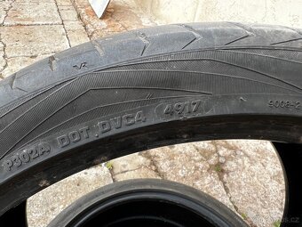 Pneu 295/30 R22 - 2