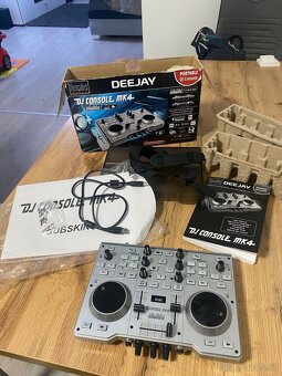 Prodám DJ console mk4 Hercules - 2